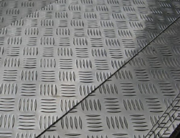 Лист нержавеющий рифленый г/к квинтет ЭИ439 2,5 мм фото