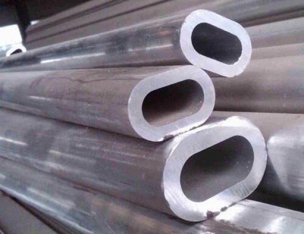 Труба алюминиевая овальная гладкая АД31 33,8х14,5 мм фото